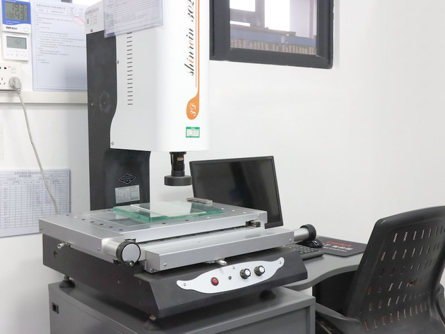 Ouadratic Optic Measuring Instrument